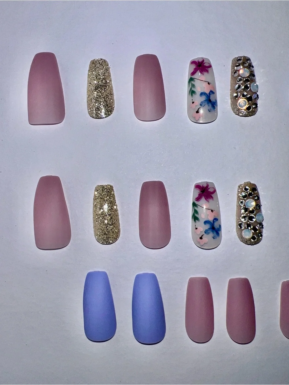 Look Beautiful 28pc press on nails fits medium and large